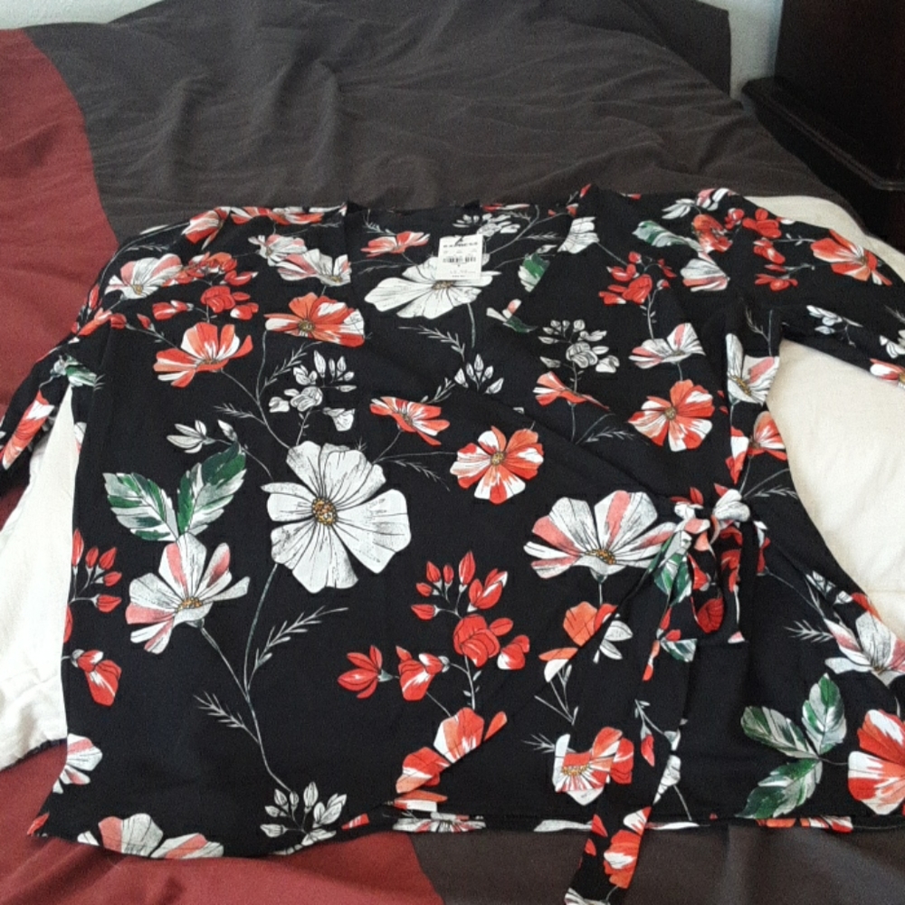 Express black blouse - Picture 2 of 6